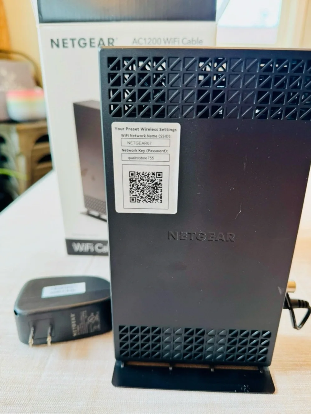 NETGEAR AC1200 WiFi Cable Modem Router - Picture 6 of 6